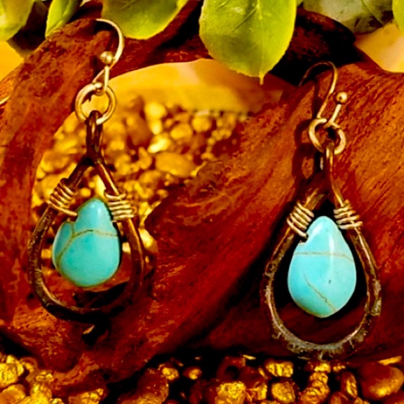 Rain Drop Boho Turquoise Stone Necklace - Picture 4 of 12